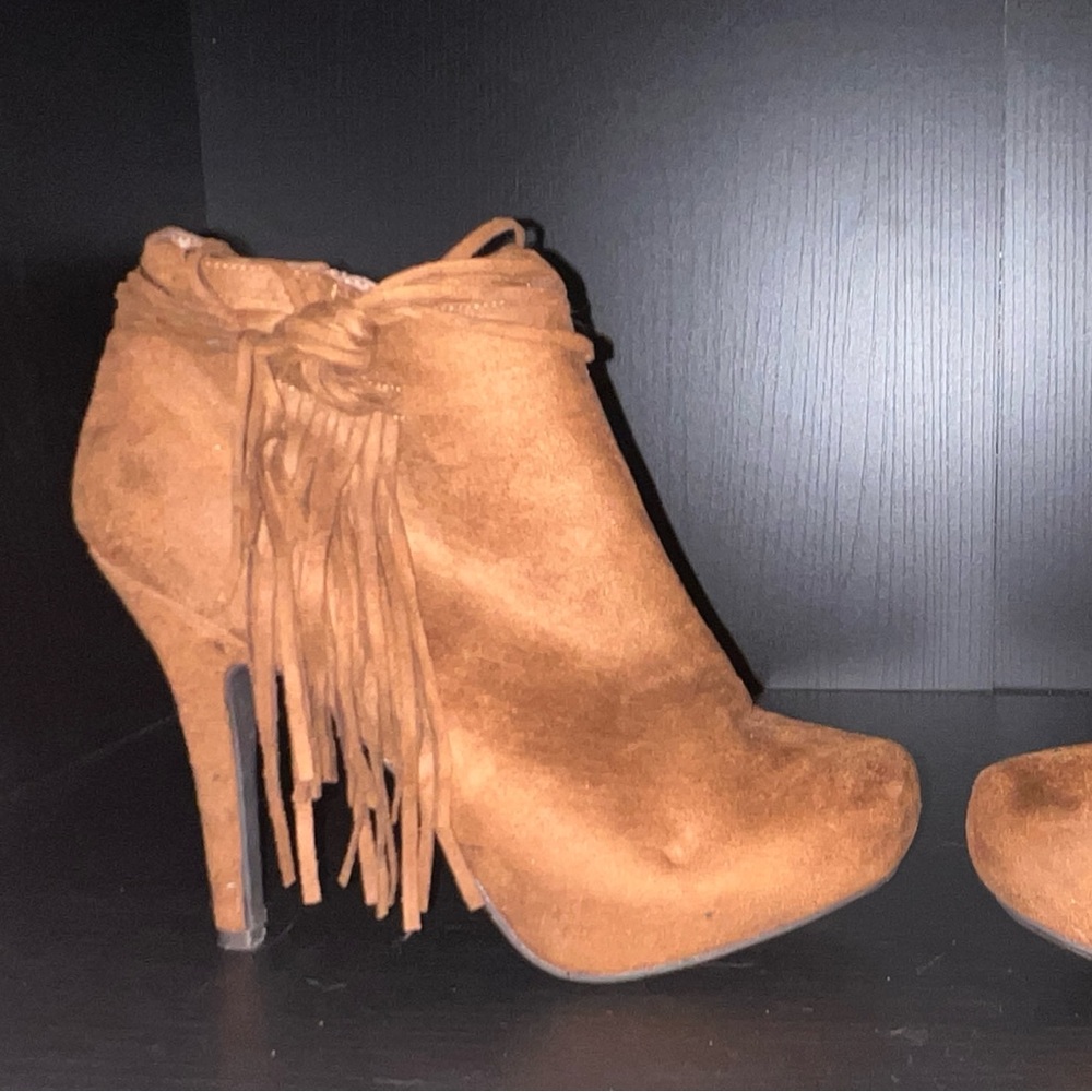 SIZE 8.5 MADELINES! - Picture 2 of 2